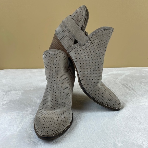 Dolce Vita Perforated Suede Leather Ankle Boots, Western Rodeo, Beige Size 9.5 - Picture 10 of 12